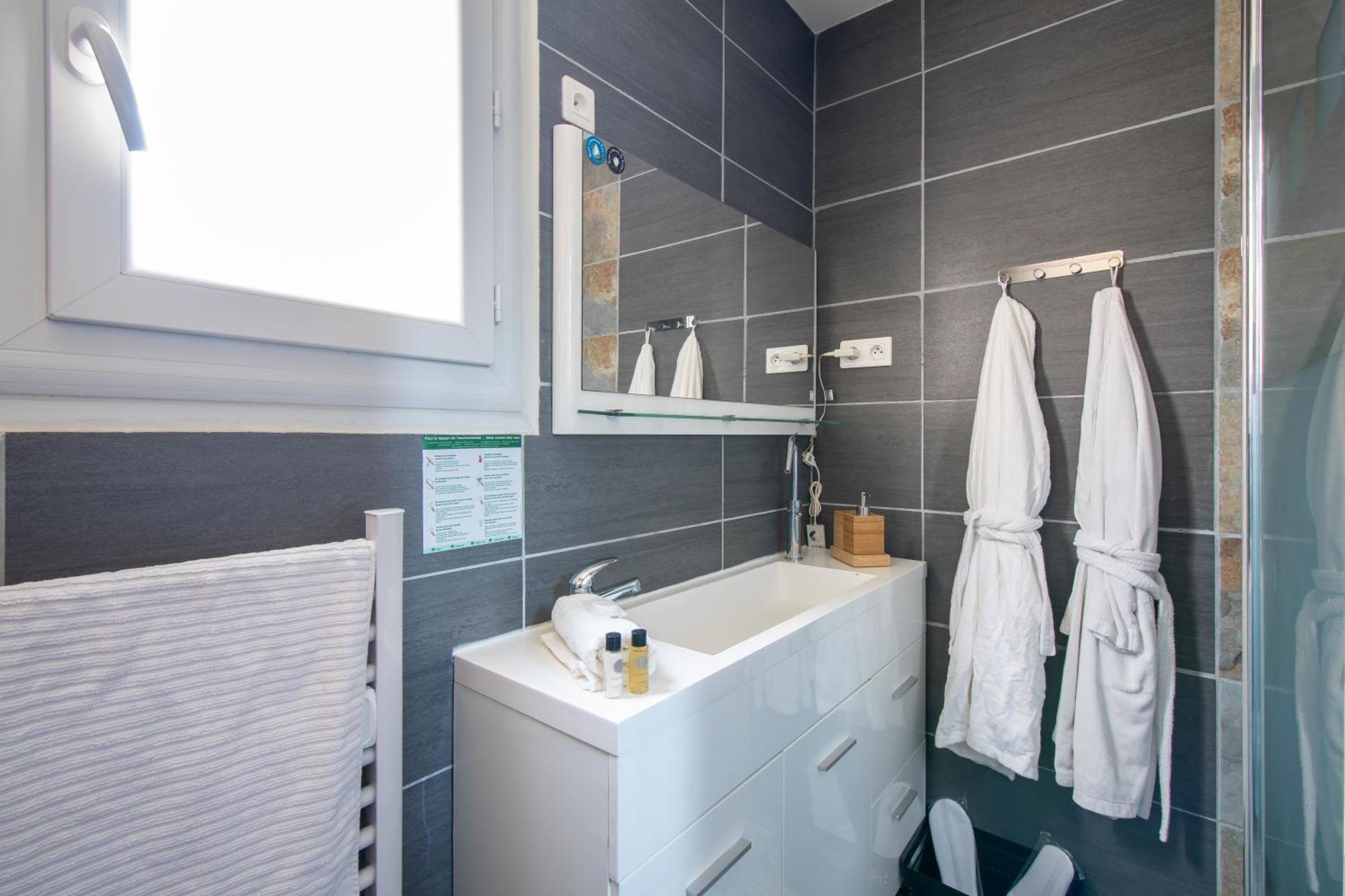 Guesthouse La Costiere - Logements Independants - Espace Piscine Jacuzzi Люнел Екстериор снимка